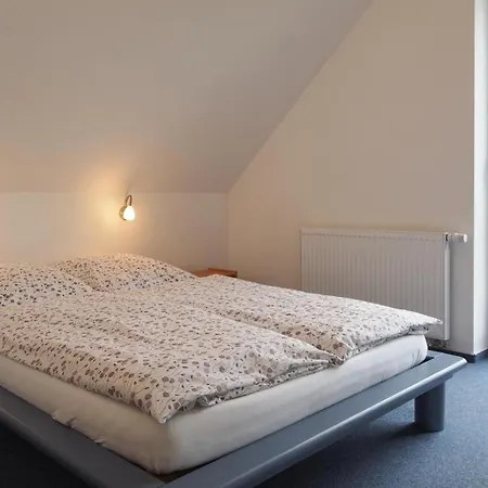 Loeoenboom Groß Schwansee