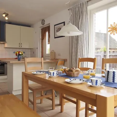 Loeoenboom Appartement Groß Schwansee